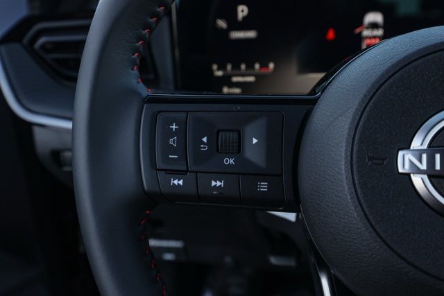2025 Nissan Kicks SR Image 30 of 31