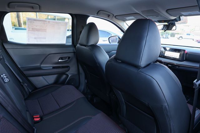 2025 Nissan Kicks SR Image 12 of 31