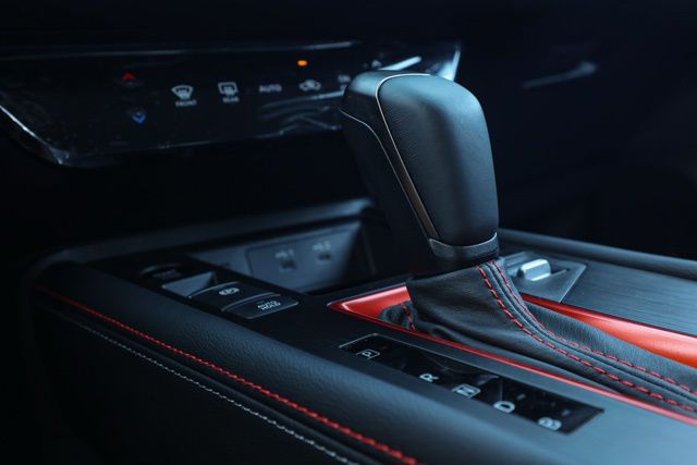 2025 Nissan Kicks SR Image 23 of 31