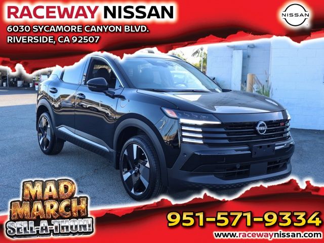 2025 Nissan Kicks SR Image 2 of 31