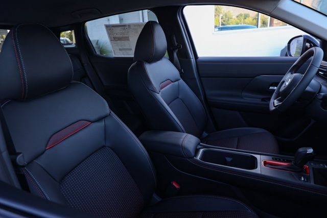 2025 Nissan Kicks SR Image 13 of 31