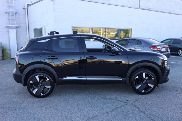 2025 Nissan Kicks SR Image 5 of 31