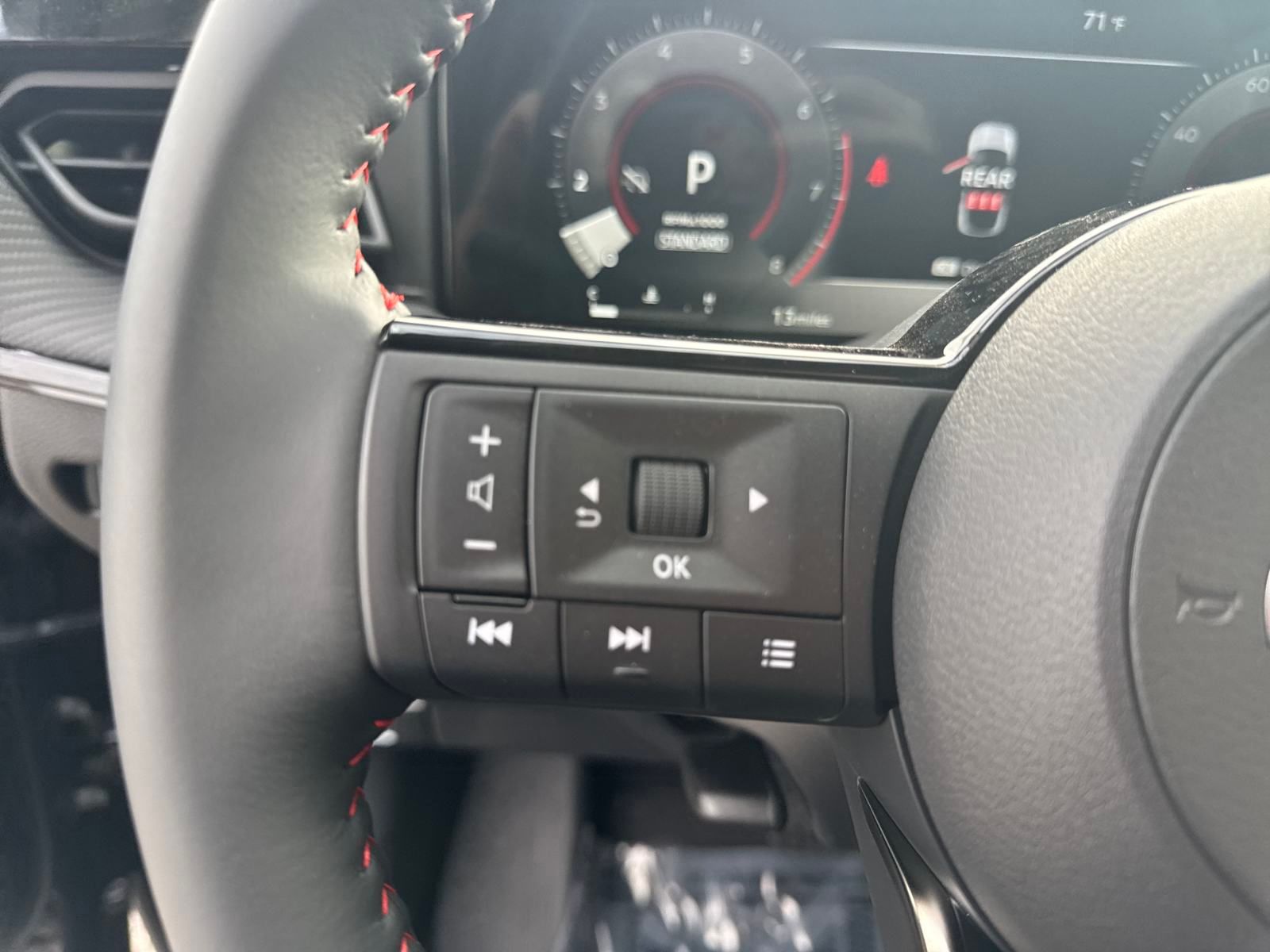 Vehicle image 15 of 24