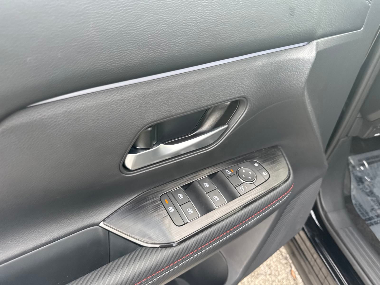 Vehicle image 13 of 24