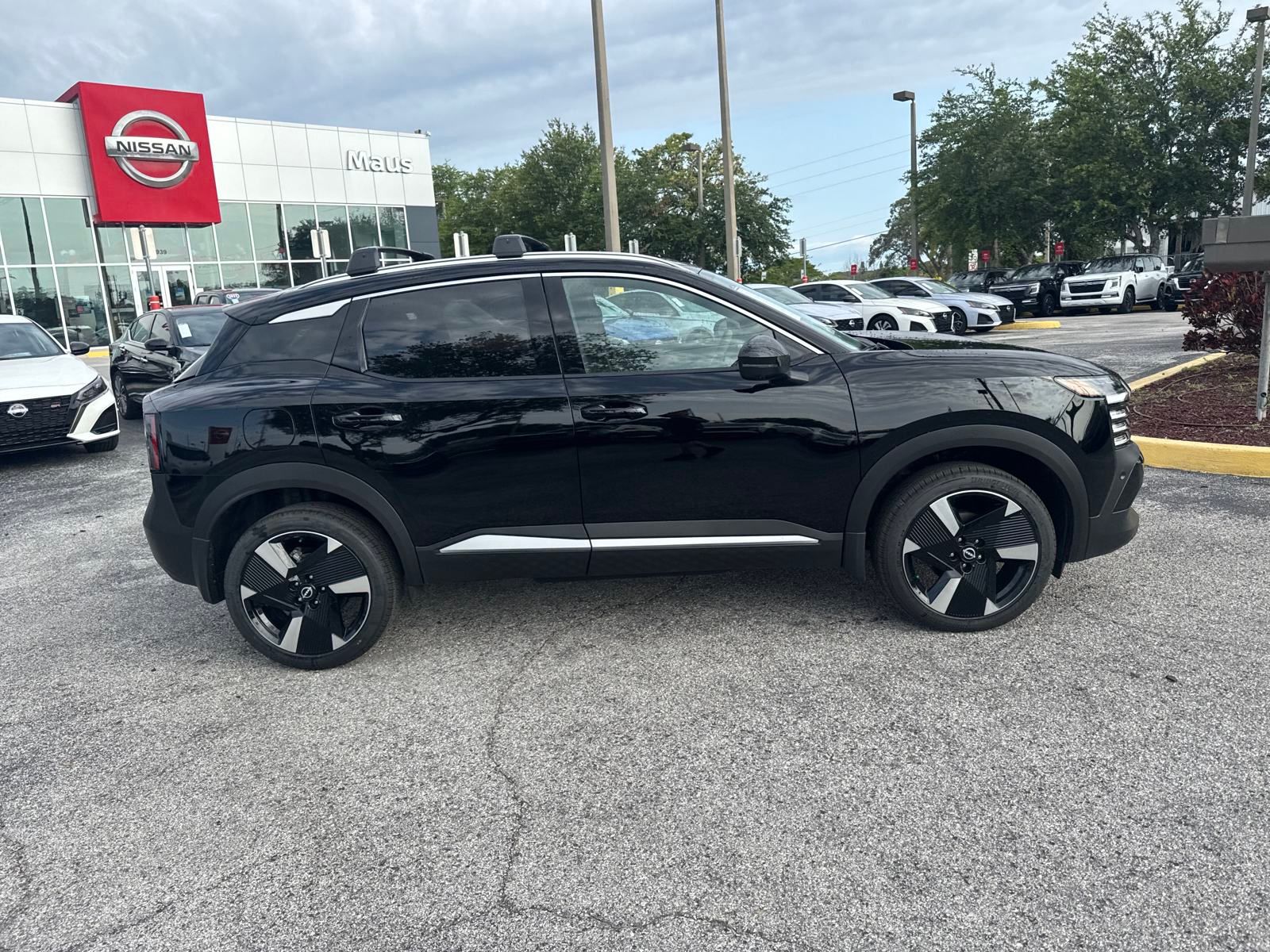 Vehicle image 7 of 24