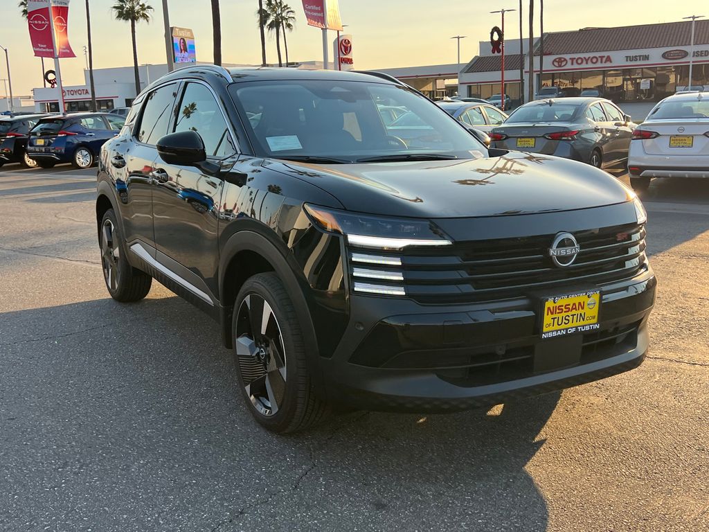 2025 Nissan Kicks SR Image 4 of 26