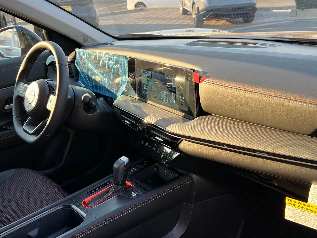 2025 Nissan Kicks SR Image 14 of 26