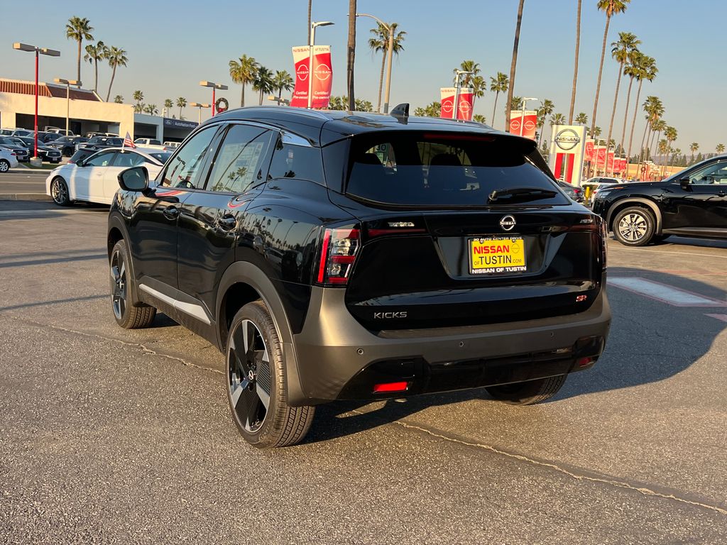 2025 Nissan Kicks SR Image 8 of 26