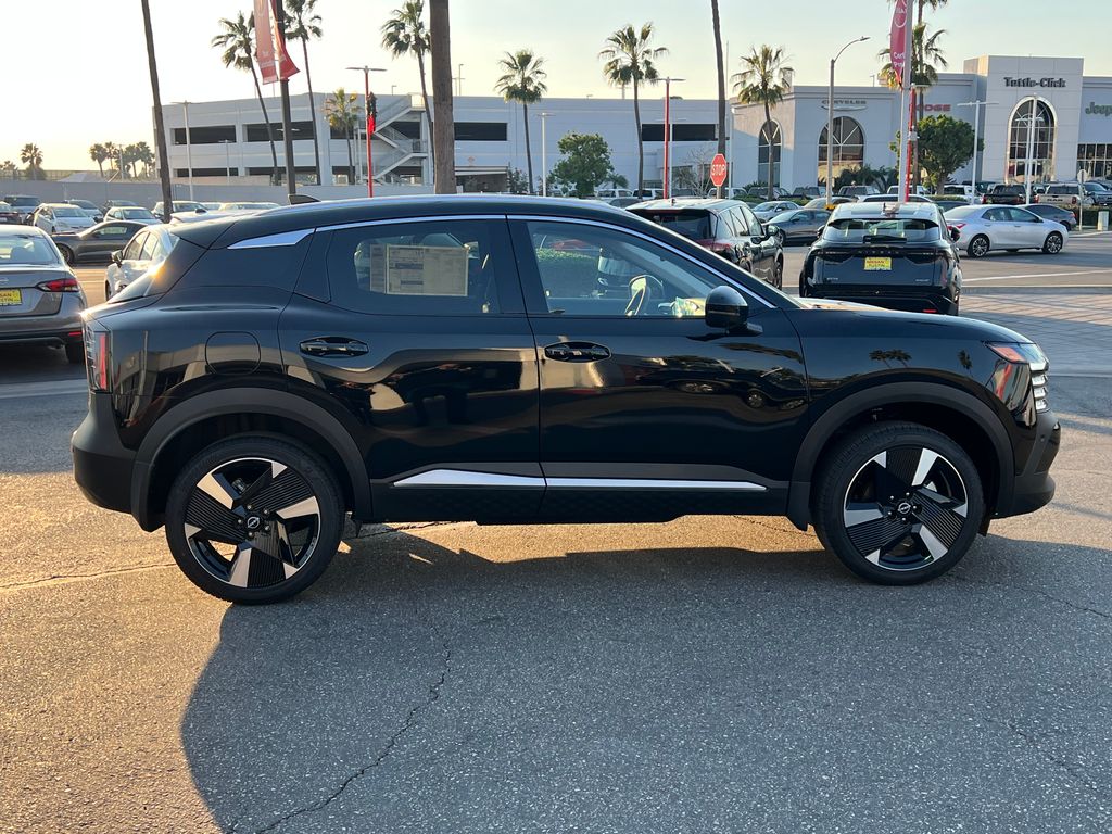 2025 Nissan Kicks SR Image 5 of 26