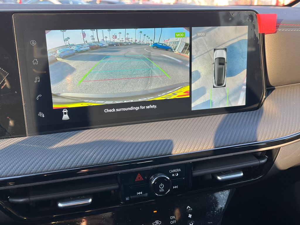 2025 Nissan Kicks SR Image 17 of 26