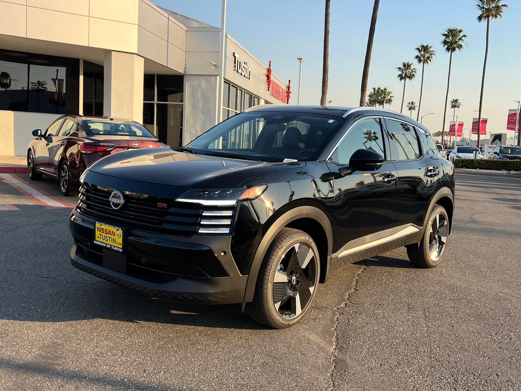 2025 Nissan Kicks SR Image 2 of 26