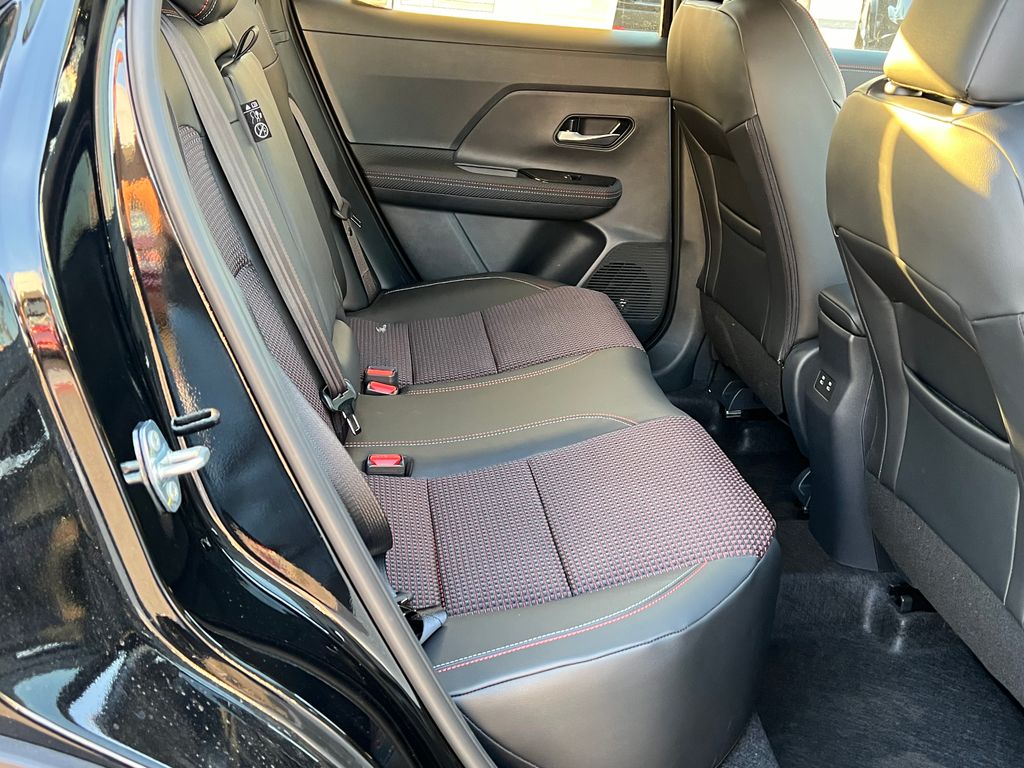 2025 Nissan Kicks SR Image 11 of 26