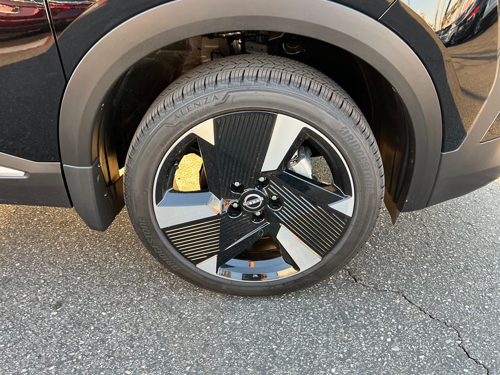 2025 Nissan Kicks SR Image 10 of 26