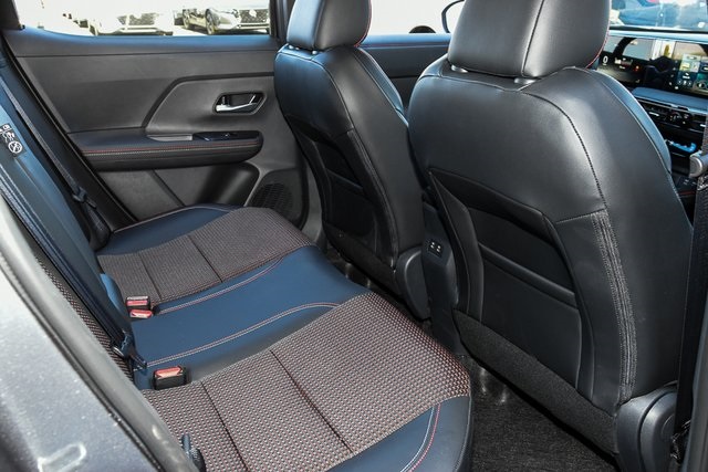 2025 Nissan Kicks SR Image 17 of 40