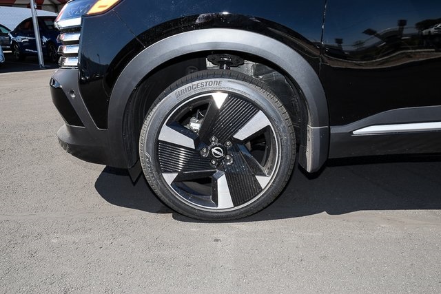 2025 Nissan Kicks SR Image 12 of 40