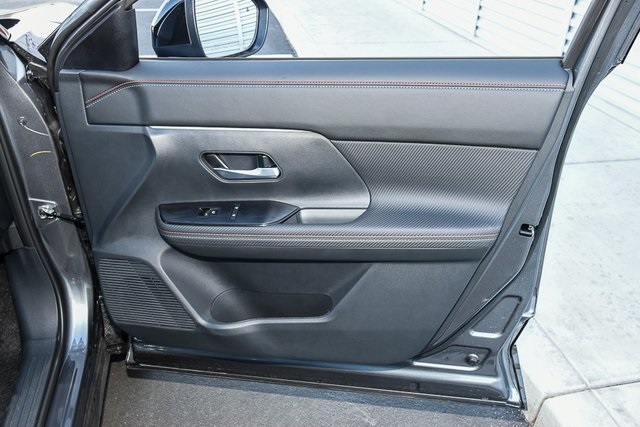 2025 Nissan Kicks SR Image 33 of 40