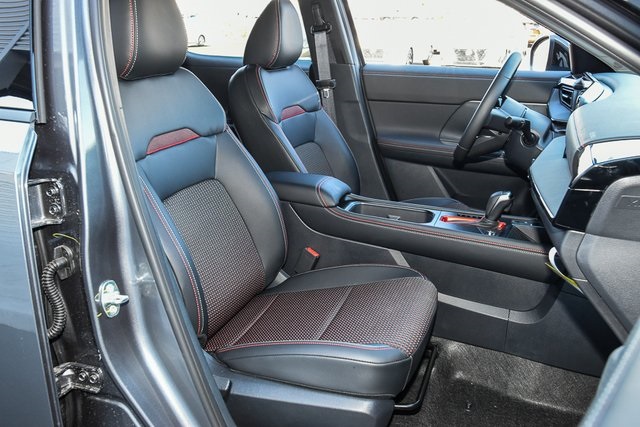 2025 Nissan Kicks SR Image 16 of 40