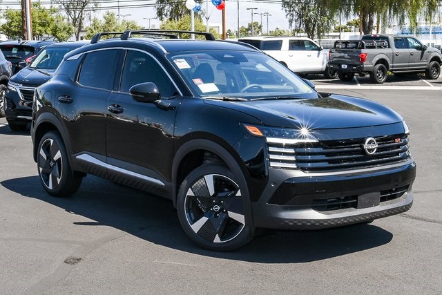 2025 Nissan Kicks SR Image 4 of 40