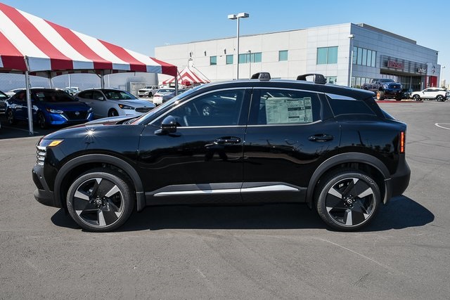 2025 Nissan Kicks SR Image 9 of 40