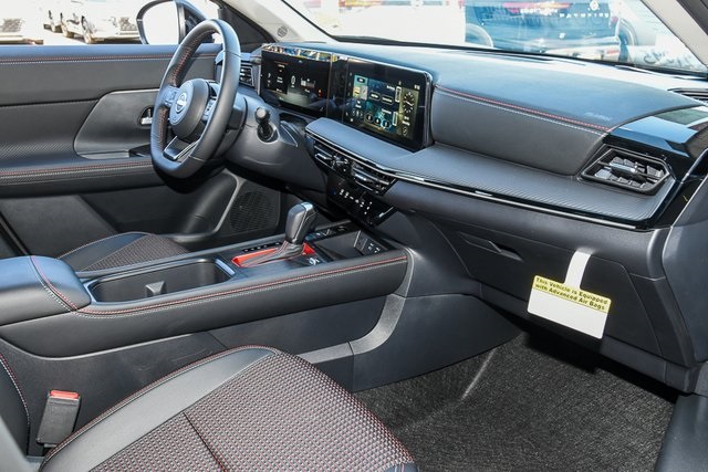 2025 Nissan Kicks SR Image 24 of 40