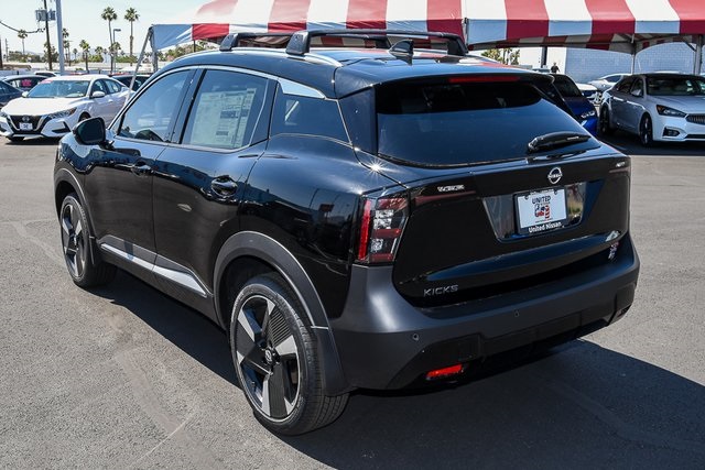 2025 Nissan Kicks SR Image 8 of 40