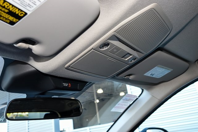 2025 Nissan Kicks SR Image 35 of 40