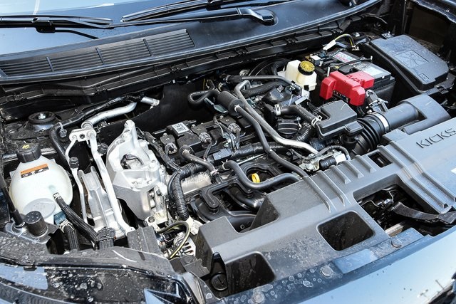 2025 Nissan Kicks SR Image 10 of 40