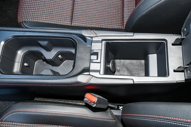 2025 Nissan Kicks SR Image 39 of 40