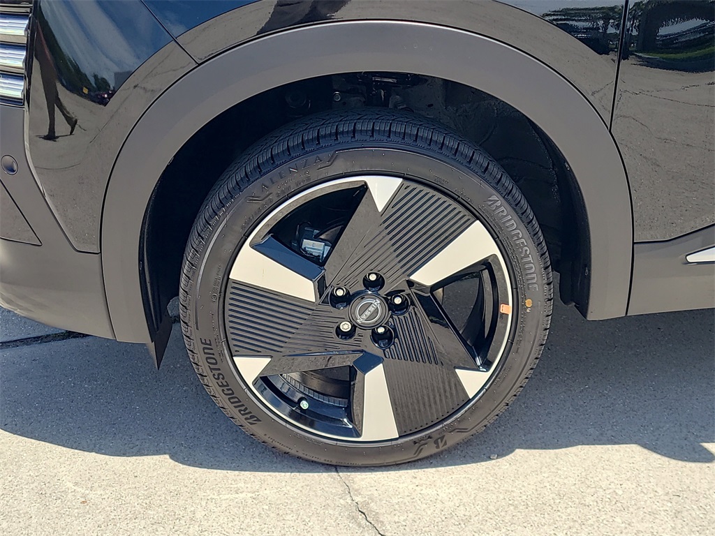 Vehicle image 4 of 16