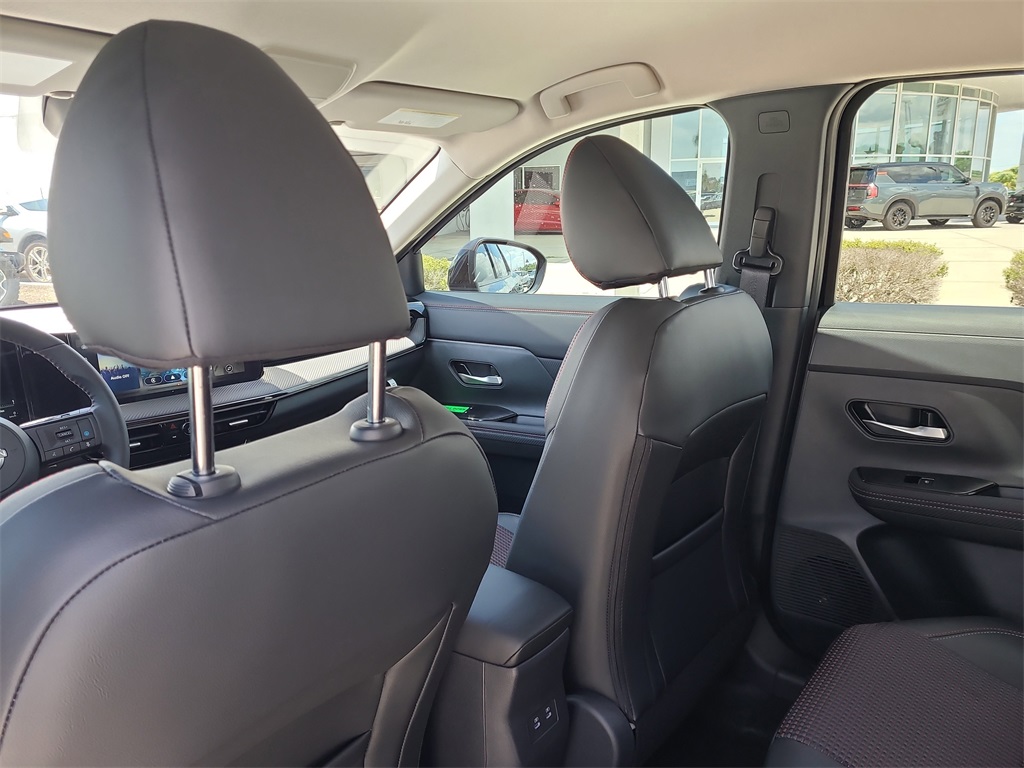 Vehicle image 8 of 16