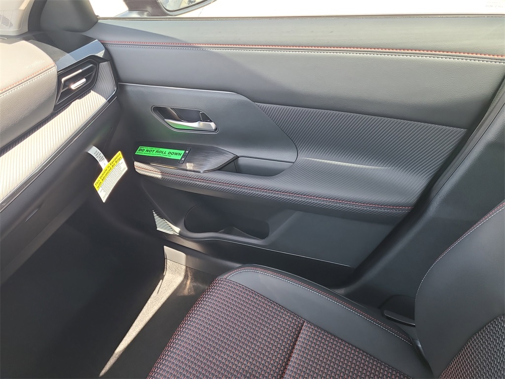 Vehicle image 11 of 16