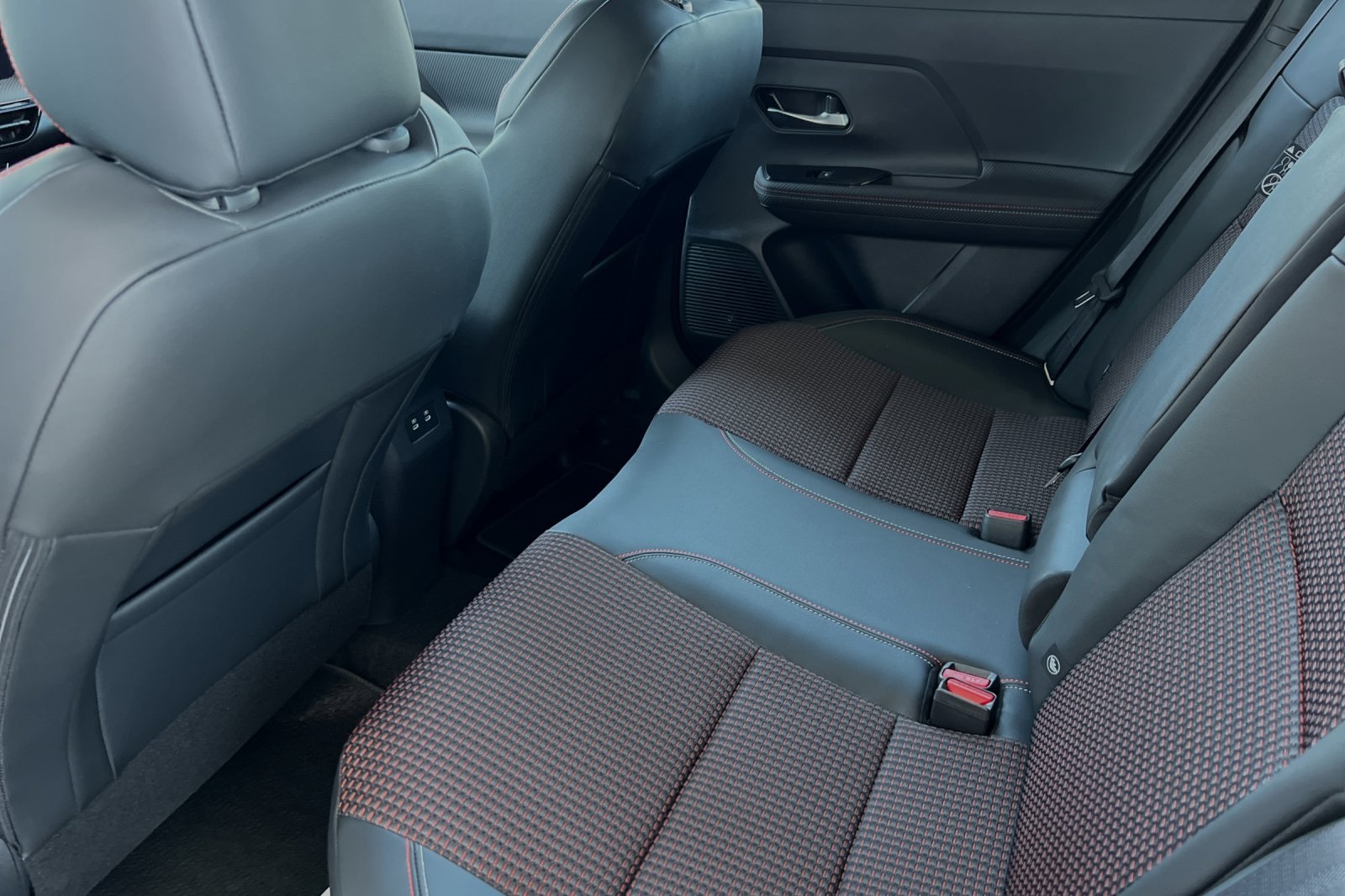 Vehicle image 12 of 24