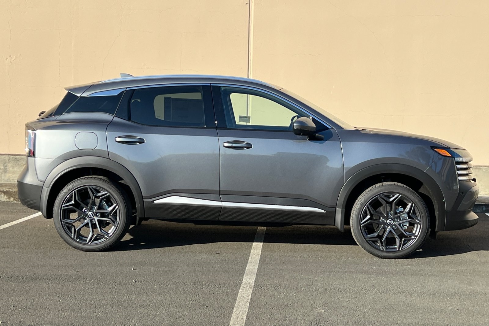 Vehicle image 4 of 24