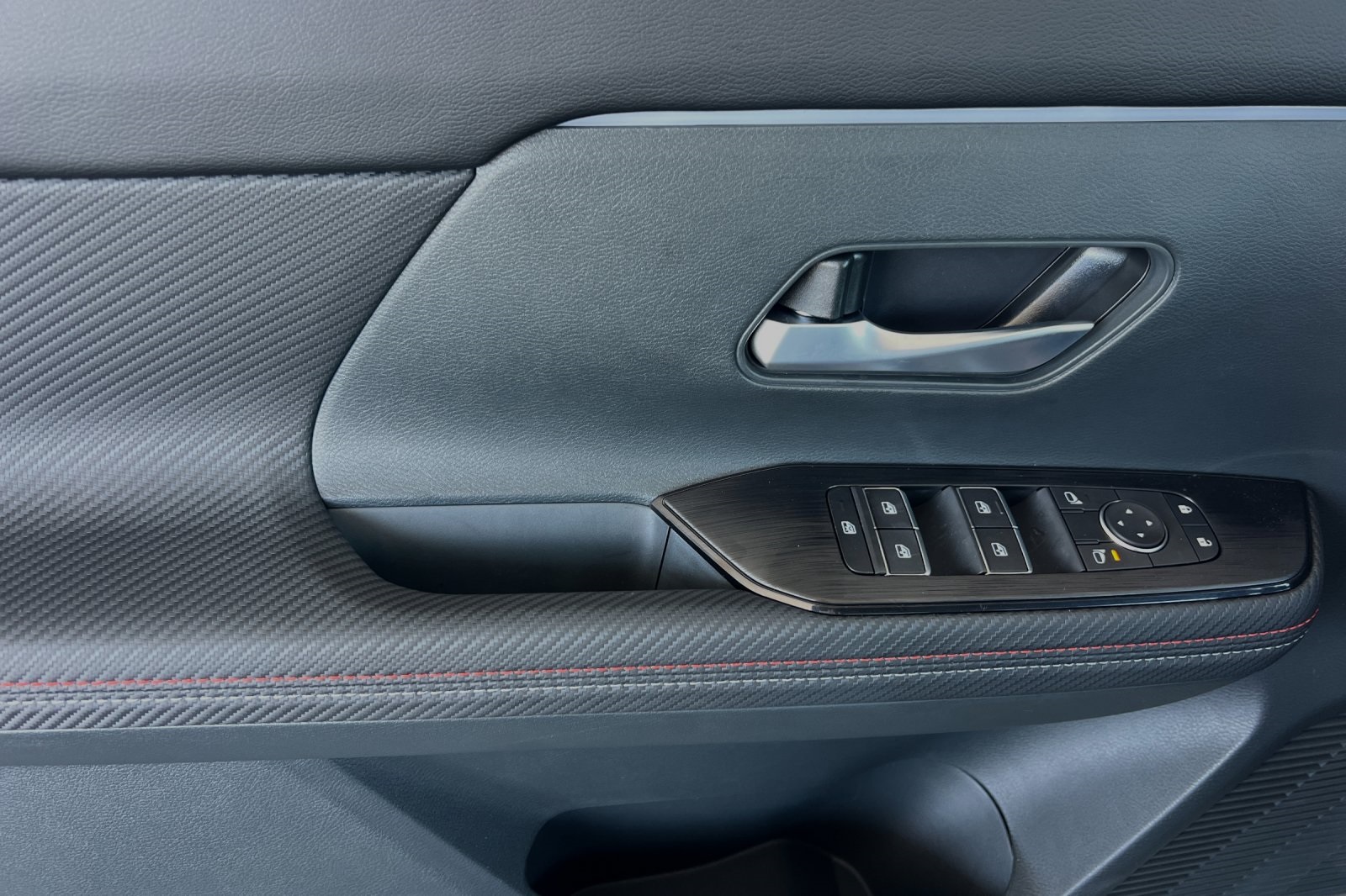 Vehicle image 11 of 24