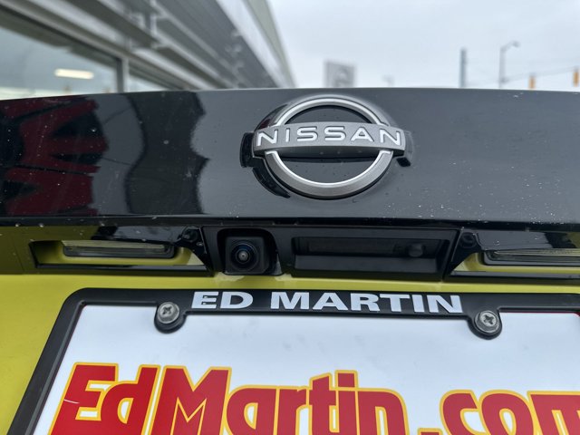 Vehicle image 27 of 77