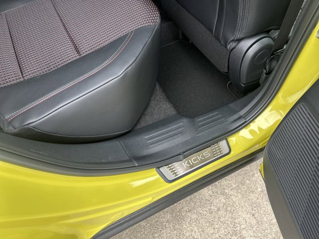 Vehicle image 23 of 77