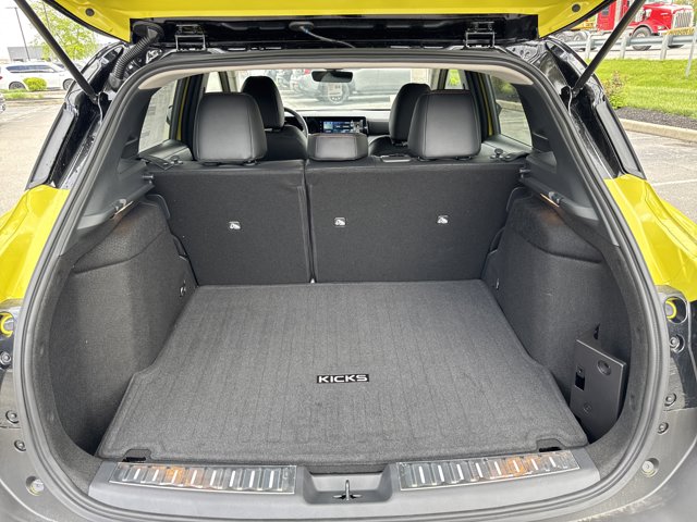 Vehicle image 32 of 77