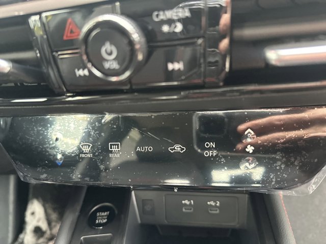 Vehicle image 33 of 77