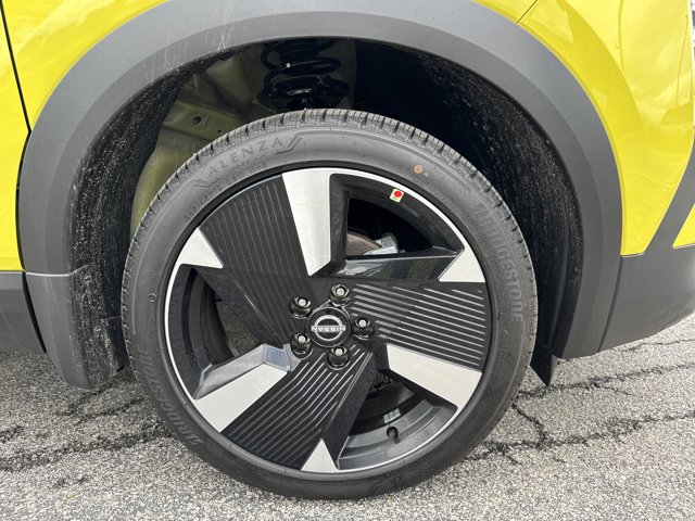 Vehicle image 9 of 77