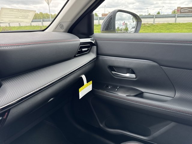 Vehicle image 75 of 77