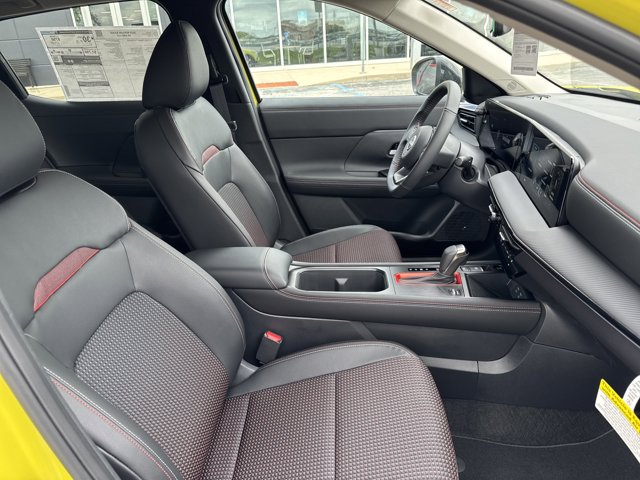 Vehicle image 13 of 77