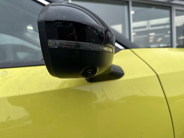 Vehicle image 11 of 77