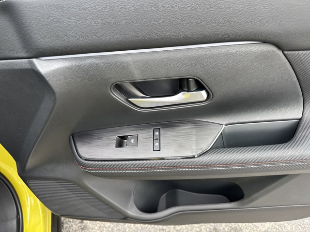 Vehicle image 21 of 77