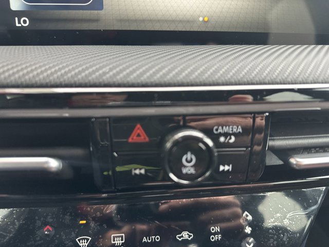 Vehicle image 60 of 77