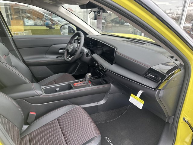 Vehicle image 15 of 77
