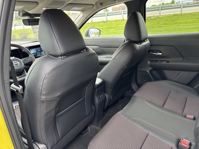 Vehicle image 43 of 77