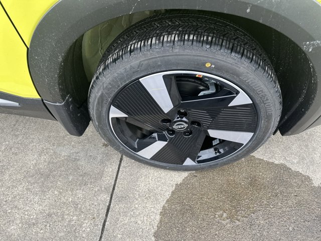 Vehicle image 10 of 77