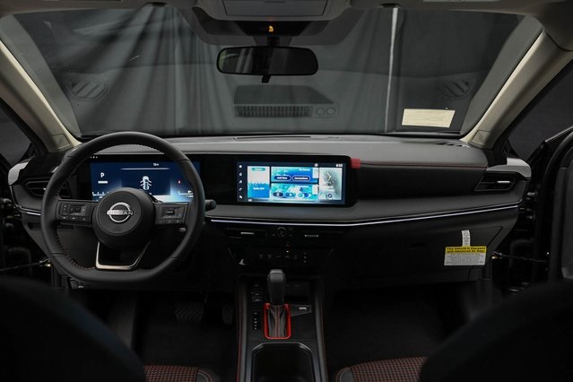 Vehicle image 21 of 32