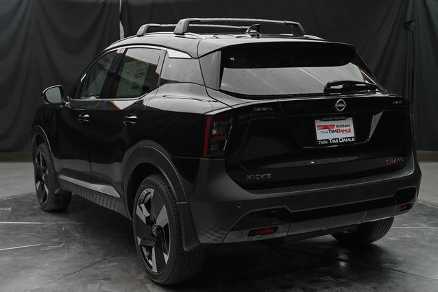 Vehicle image 7 of 32
