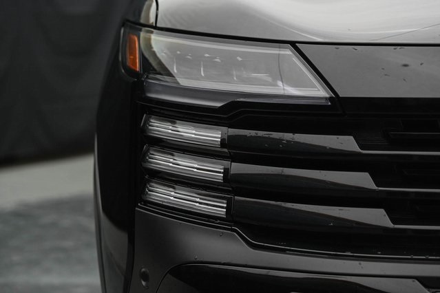 Vehicle image 9 of 32
